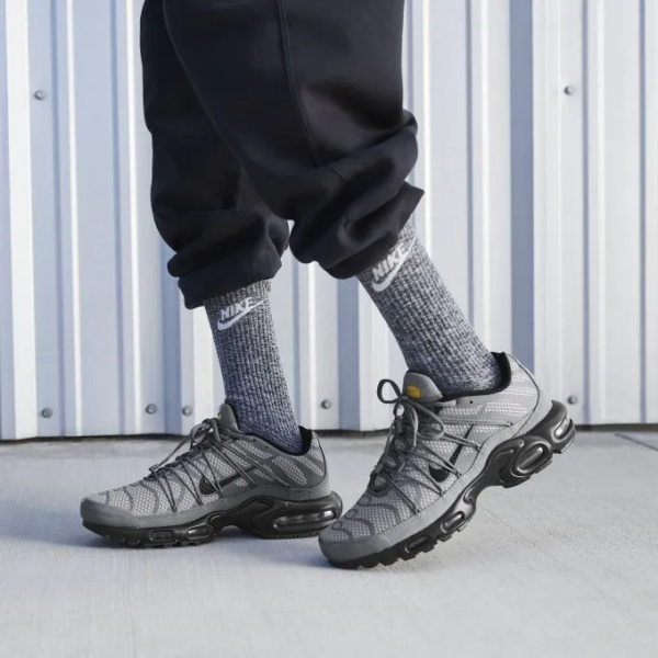 Giay Nike Air Max Plus 'Toggle Grey' FD0670-002