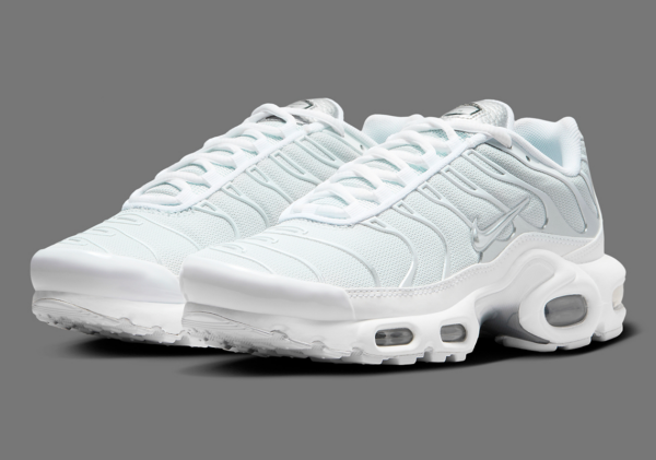 Giay Nike Air Max Plus 'White Metallic Silver' FV0952-100