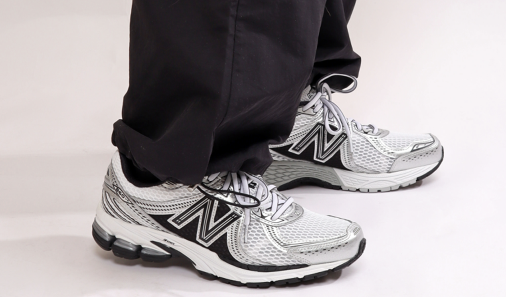 New Balance 860 có gì hot mà Sếp mê đến vậy Hinh anh 1: New Balance 860 co gi hot ma Sep me den vay