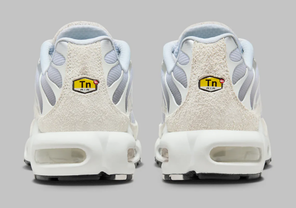 Giay Nike Air Max Plus 'Sail Pure Platinum Silver' FN7813-001