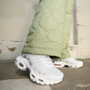 Giay Nike Air Max Plus 'White Metallic Silver' FV0952-100