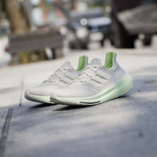 Giay Adidas Ultraboost Light 'Cloud White' IG7964