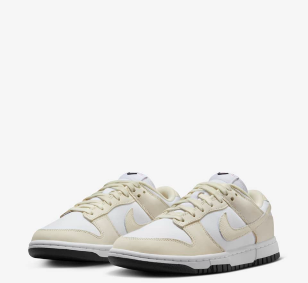 Giay Nike Dunk Low LX 'White Coconut Milk' DZ2710-100