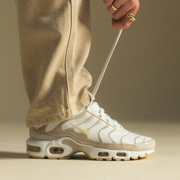 Giay Nike Air Max Plus Premium 'Sanddrift' DZ2832-101