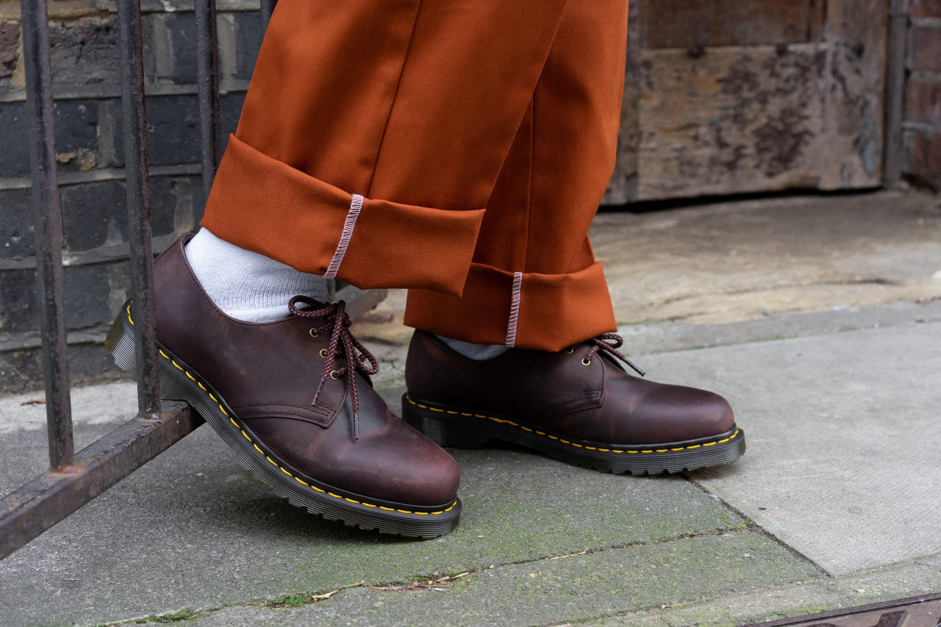 Dr.Martens 1461 - Dòng giày làm nên thành công của thương hiệu Hinh anh 3: Dr.Martens 1461 - Dong giay lam nen thanh cong cua thuong hieu