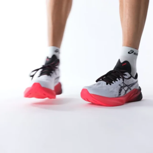 Giay Asics Novablast 3 'White Pink' 1011B458-104