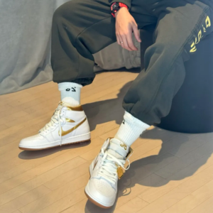 Giay Nike Jordan 1 Retro High OG 'Metallic Gold' FD2596-107