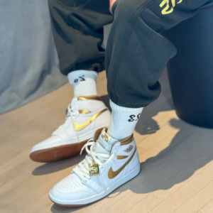 Giay Nike Jordan 1 Retro High OG 'Metallic Gold' FD2596-107