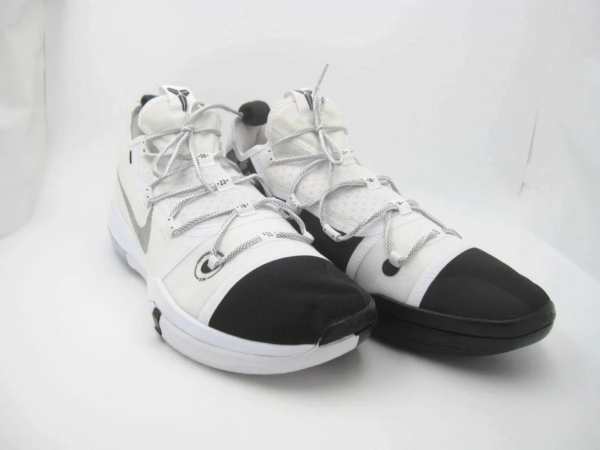 Giay Nike Kobe AD 'White Black' AR5515-100