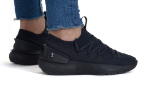 Giay Under Armour HOVR Phantom 3 'Triple Black' 3025517-002