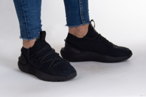 Giay Under Armour HOVR Phantom 3 'Triple Black' 3025517-002