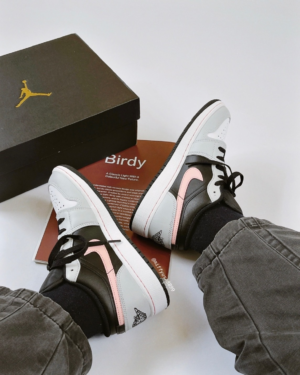 Giay Nike Air Jordan 1 Low GS 'Black Grey Pink' 553560-062