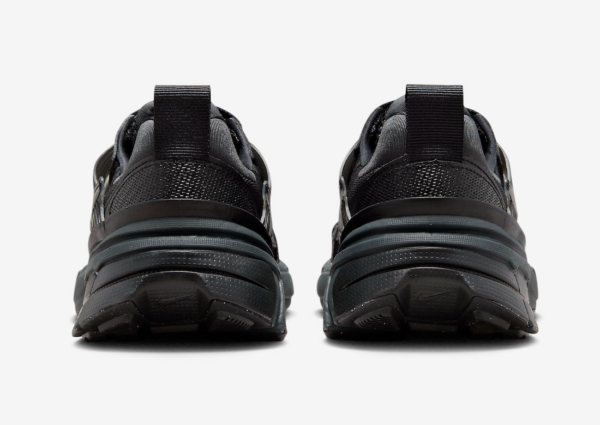 Giay Nike V2K Run 'Metallic Silver Black' FD0736-001