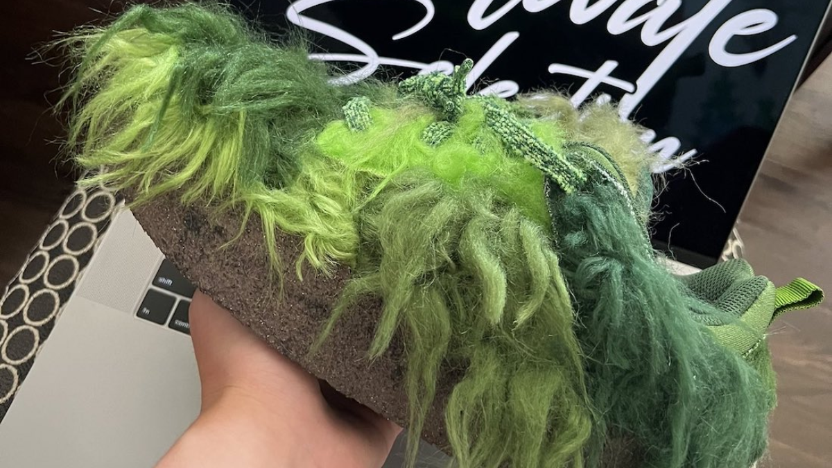 Hinh anh 5: Diem qua nhung doi sneaker chu de Grinch tot nhat hien nay