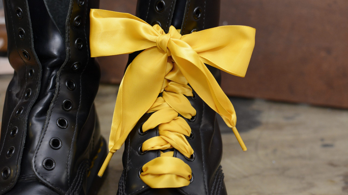 Điểm lại các xu hướng giày thể thao độc đáo nhất năm 2023 Hinh anh 7: Diem lai cac xu huong giay the thao doc dao nhat nam 2023