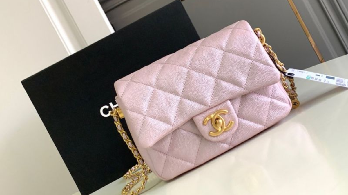 Hinh anh 1: Chanel Flap vs Chanel Boy: Chiec tui nao dang dau tu hon?