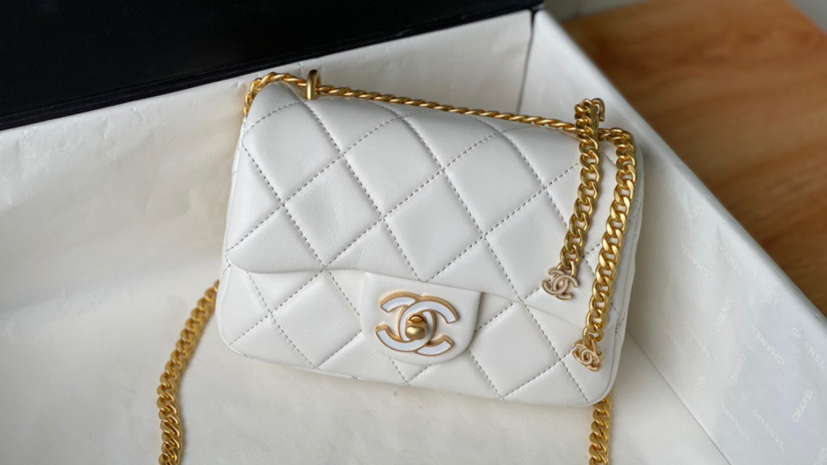 Hinh anh 4: Chanel Flap vs Chanel Boy: Chiec tui nao dang dau tu hon?