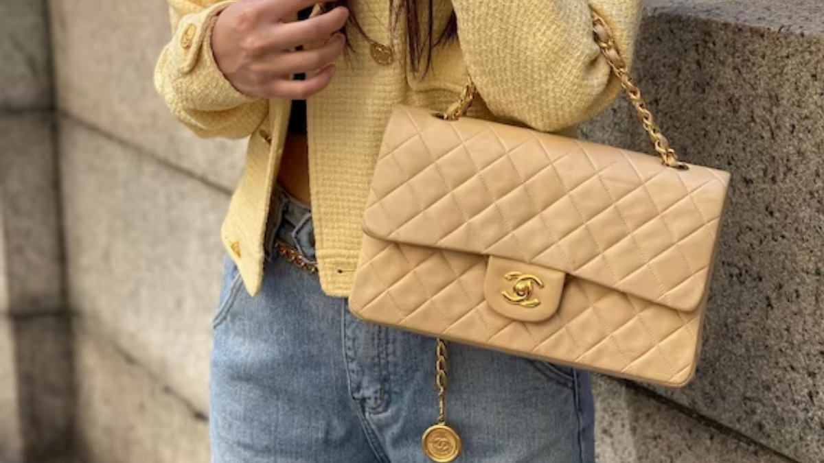 Hinh anh 6: Chanel Flap vs Chanel Boy: Chiec tui nao dang dau tu hon?