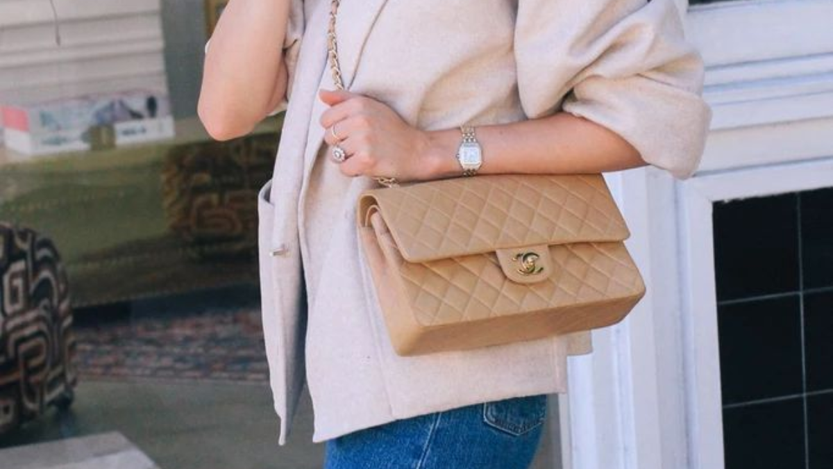 Hinh anh 2: Chanel Flap vs Chanel Boy: Chiec tui nao dang dau tu hon?