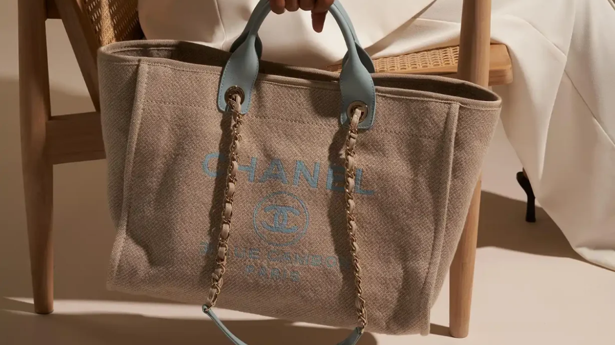 Hinh anh 4: Tui xach Chanel Deauville: Nguoi ban dong hanh ven bo bien