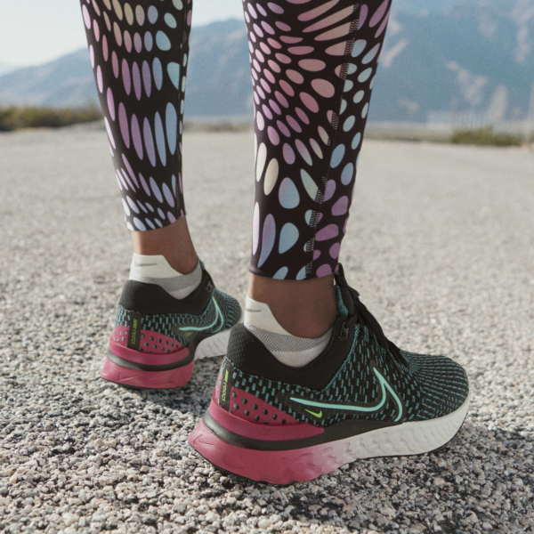 Giay Nike React Infinity Run Flyknit 3 'Black Pink' DD3024-003