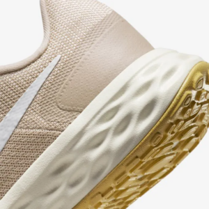 Giay Nike Revolution 6 'Sanddrift' DC3729-104