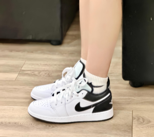 Giay Nike Air Jordan 1 Low 'White Black' 553560-132