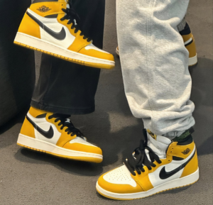 Giay Nike Air Jordan 1 Retro High OG  'Yellow Ochre' FD1437-701