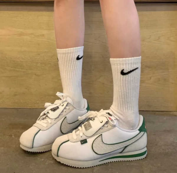 Giay Nike Cortez 'White Green Light Bone' FQ0259-110
