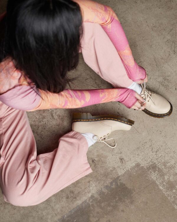 Giay Dr.Martens 1461 Virginia 'Parchment Beige' 24256292