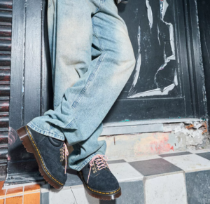 Giay Dr.Martens 8053 Ben Suede Casual 'Black' 31075001