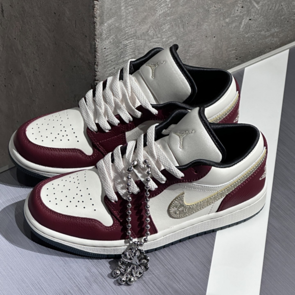 Giay Nike Air Jordan 1 Low SE 'Year of the Dragon' FJ5735-100
