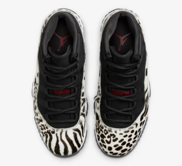 Giay Nike Air Jordan 11 'Black And White' AR0715-010