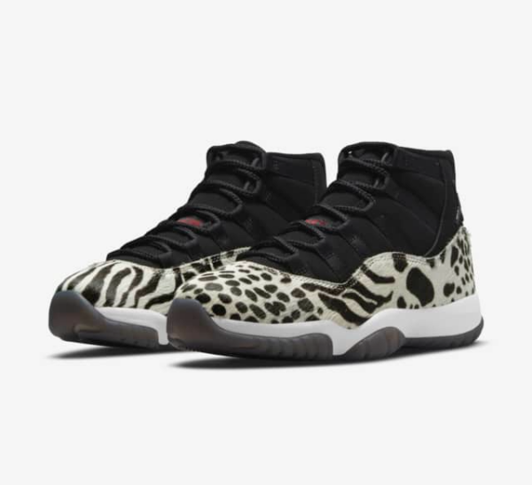 Giay Nike Air Jordan 11 'Black And White' AR0715-010