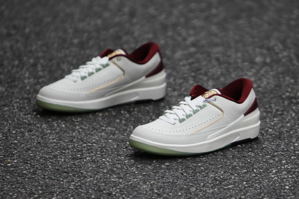 Giay Nike Air Jordan 2 Low 'Year of the Dragon' FJ5736-100