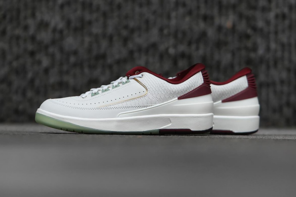 Giay Nike Air Jordan 2 Low 'Year of the Dragon' FJ5736-100