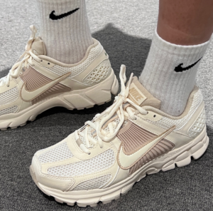 Giay Nike Air Zoom Vomero 5 ‘Sail Light Orewood Brown’ FQ6868-111