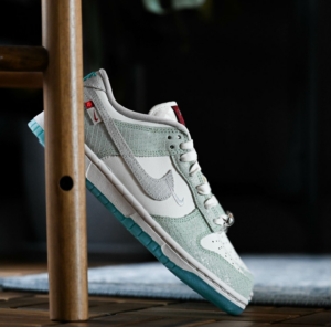 Giay Nike Dunk Low LX 'Year Of The Dragon' FZ5065-111