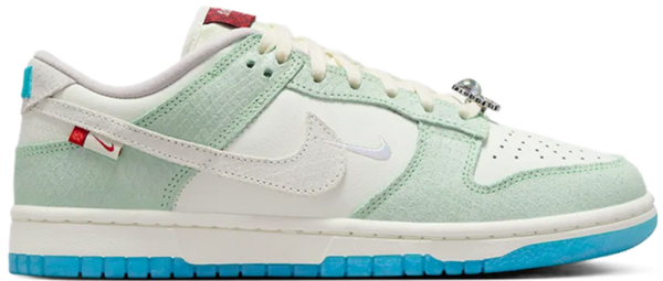 Giay Nike Dunk Low LX 'Year Of The Dragon' FZ5065-111