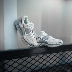 Giay Nike Zoom Vomero 5 'Light Orewood Brown' FZ3653-104