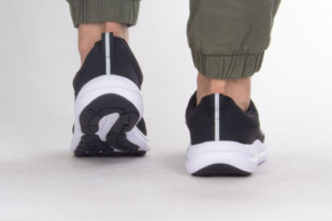 Giay Under Armour Charged Assert 10 'Black White' 3026175-001