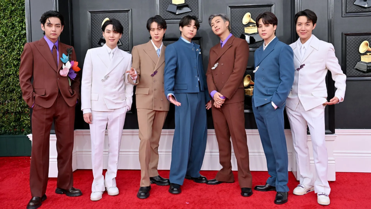Hinh anh 3: Di sau vao kham pha thoi trang phoi hop cua nhom nhac BTS