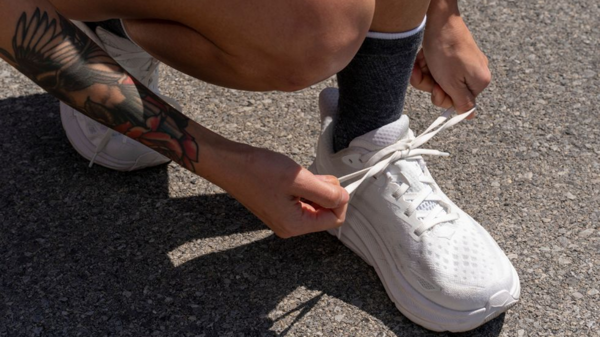 Top giày chạy bộ màu trắng cho hiệu suất nguyên sơ Hinh anh 5: Top giay chay bo mau trang cho hieu suat nguyen so