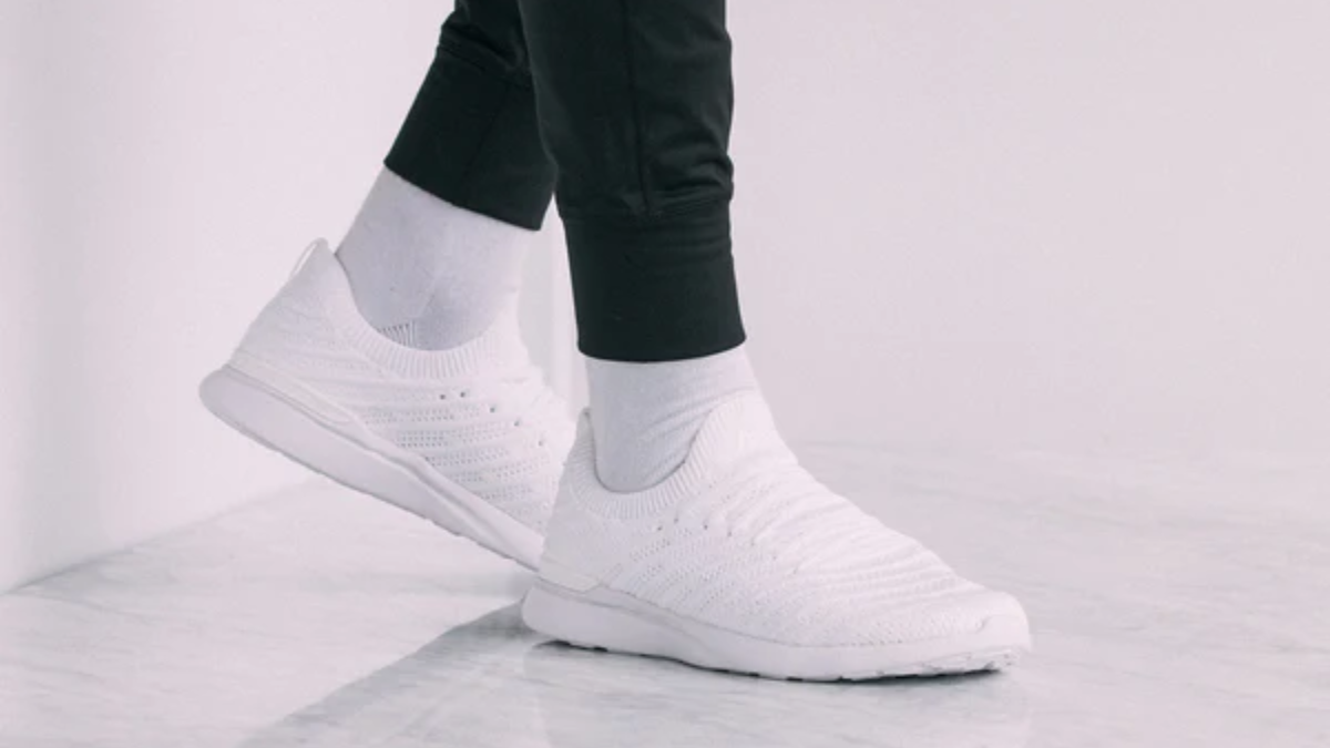 Top giày chạy bộ màu trắng cho hiệu suất nguyên sơ Hinh anh 7: Top giay chay bo mau trang cho hieu suat nguyen so