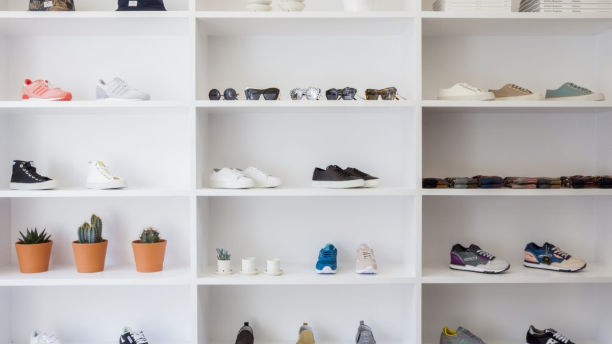 Mua sắm quanh thế giới với các sneaker store nữ tốt nhất hiện nay Hinh anh 1: Mua sam quanh the gioi voi cac sneaker store nu tot nhat hien nay