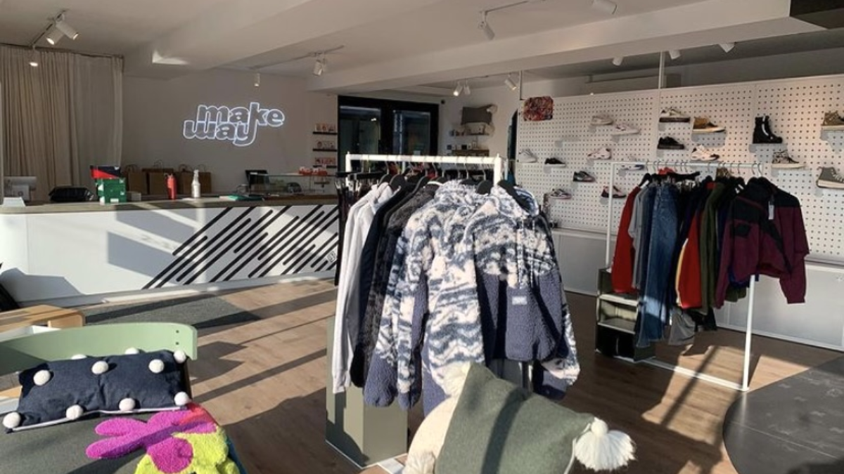 Mua sắm quanh thế giới với các sneaker store nữ tốt nhất hiện nay Hinh anh 2: Mua sam quanh the gioi voi cac sneaker store nu tot nhat hien nay