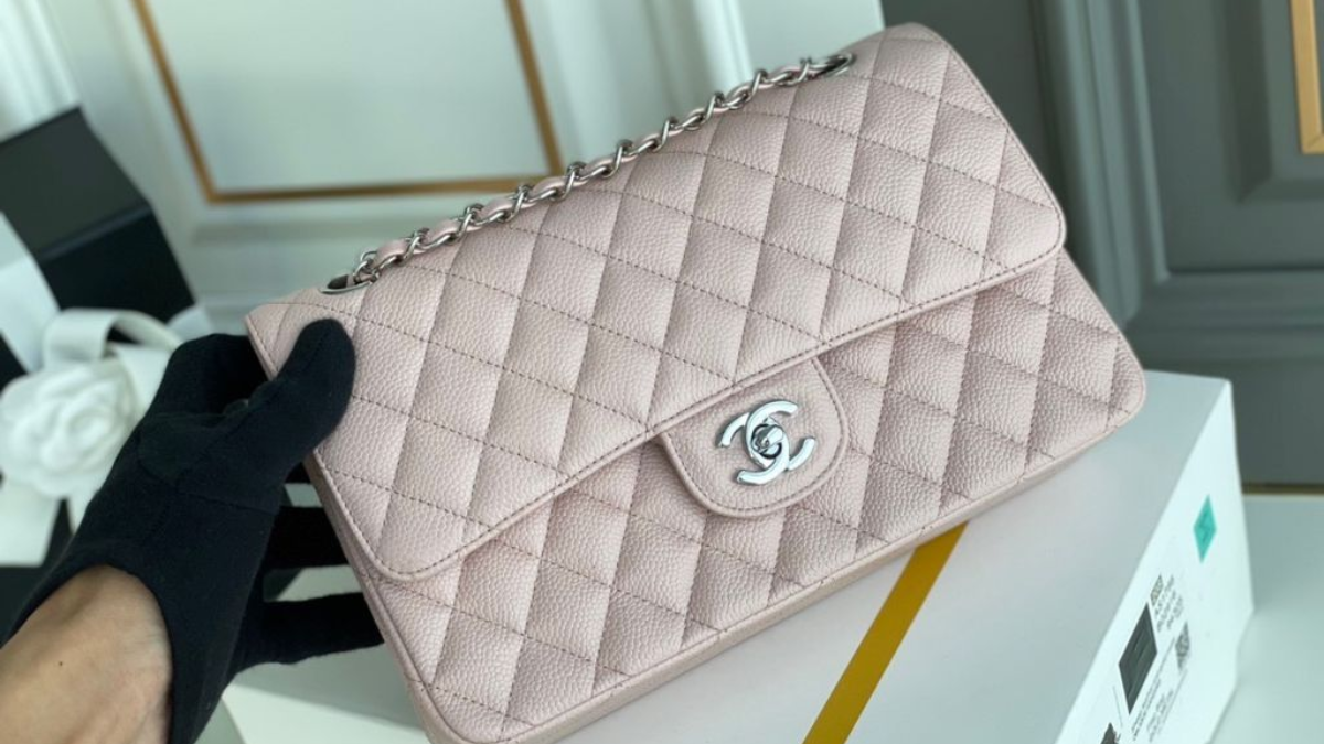 Hinh anh 1: Van de nan giai ve tui xach: Chanel Caviar hay Lambskin?