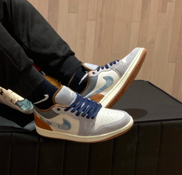 Giay Nike Air Jordan 1 Low SE Phantom 'Denim Swoosh' FZ5042-041