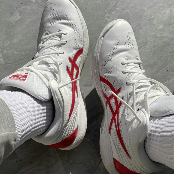 Giay Asics Gelhoop V14 'White Classic Red' 1063A060-104