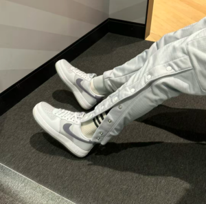 Giay Nike Air Force 1 ’07 LV8 ‘Platinum Light Carbon’ FJ4170-001